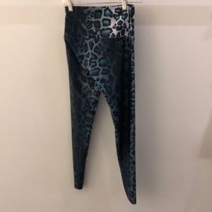 Onzie Pants - Onzie black and green legging, sz S/M, 68606 Onzie Pants - Onzie black and green legging, sz S/M, 68606